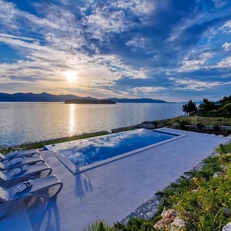 Anita Villa Veli Iž