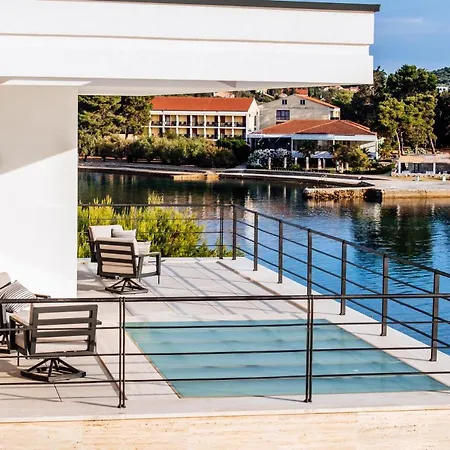 Anita Villa Veli Iž