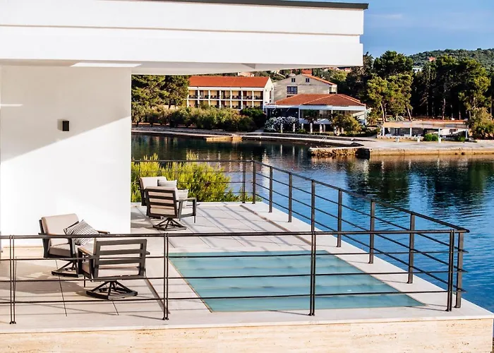 Anita Willa Veli Iž