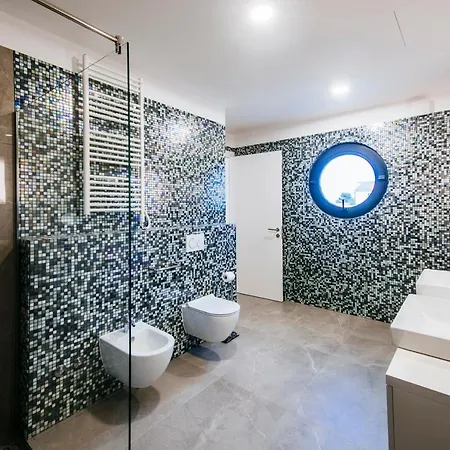 Anita Villa Veli Iž