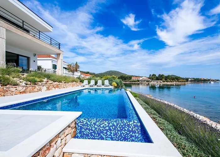 Anita *